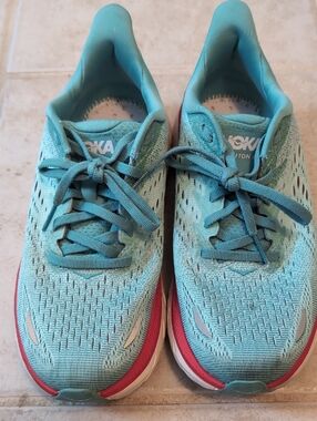 HOKA ONE ONE "CLIFTON 8" wmn running shoes sz 7D